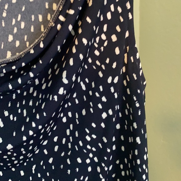 3/$20 Banana Republic navy & white pattern tank - Picture 7 of 8